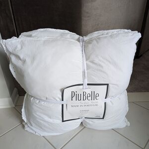 Luxurious White Pillow Set